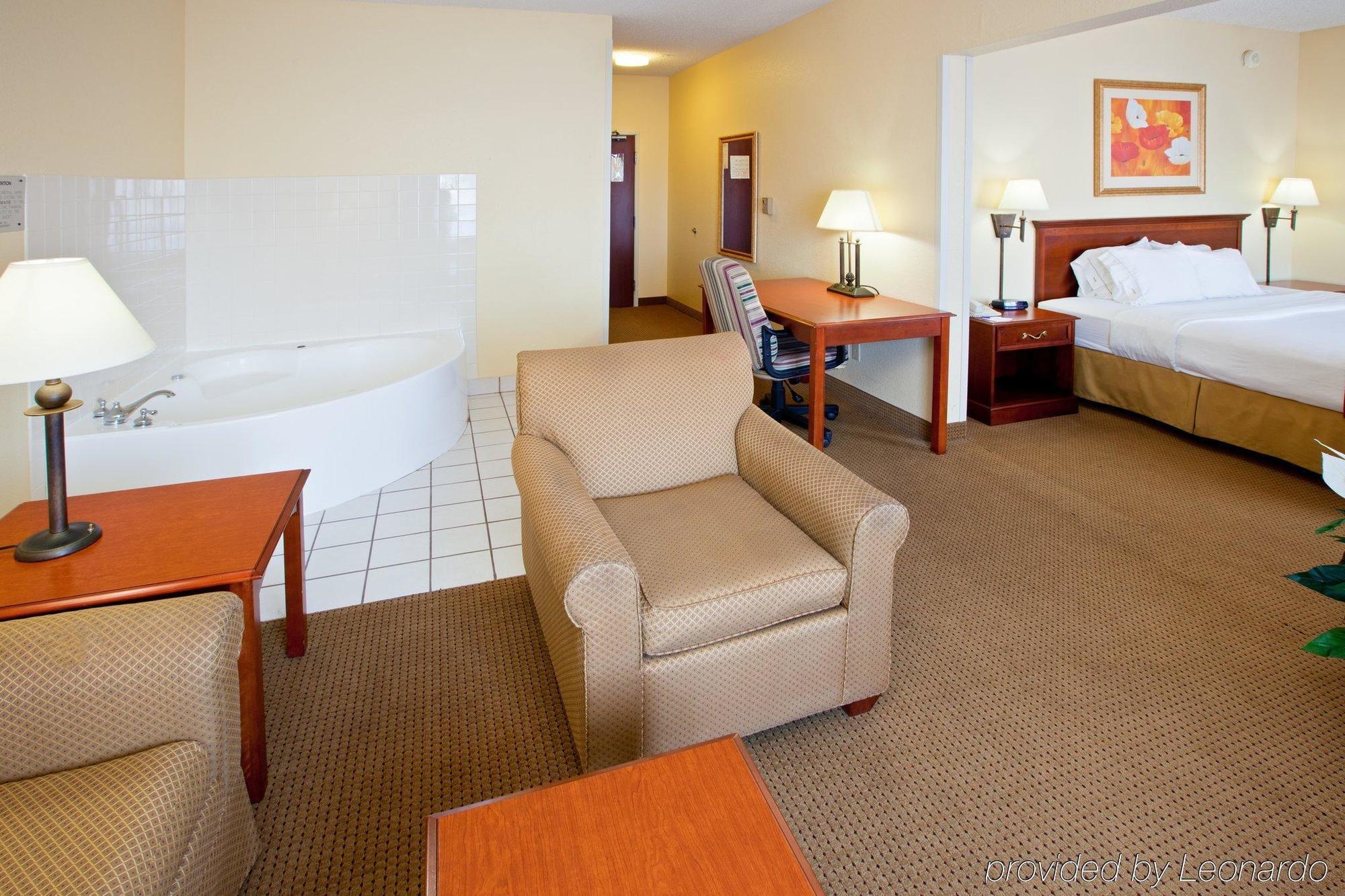 Holiday Inn Express & Suites - Muncie, An Ihg Hotel Zimmer foto